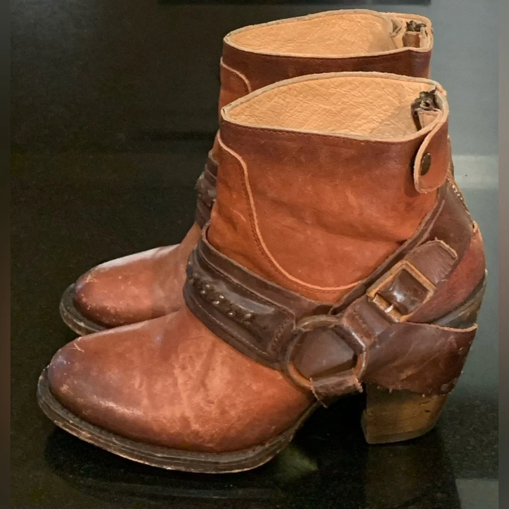 Freebird by Steven Elpso Harness Ankle Boot, Size 7 - Picture 2 of 14